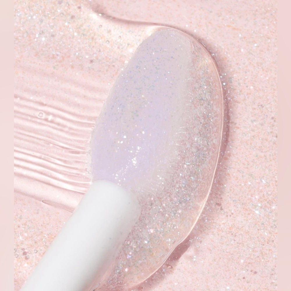 Lip Retreat Oil in Oasis Glow by Wander Beauty - Picture 2 of 4